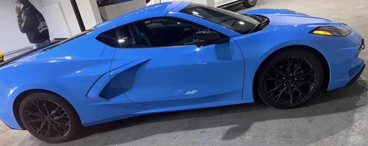 Chevrolet Corvette finished in blue, outer view Chevrolet Corvette finished in blue, outer view
