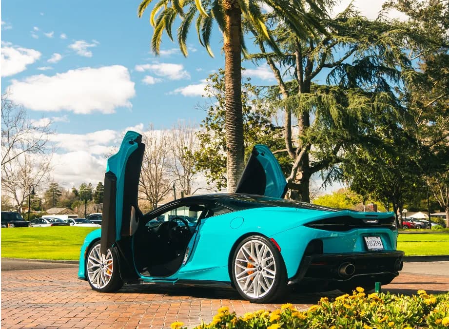McLaren GT finished in blue, outer view McLaren GT finished in blue, outer view
