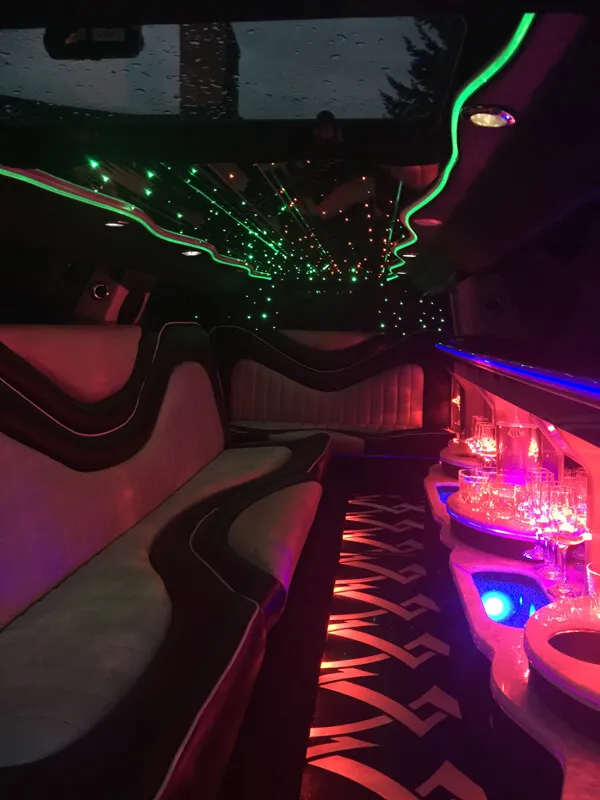 White Chrysler 300 Jet Door Limousine, take 2 White Chrysler 300 Jet Door Limousine, take 2