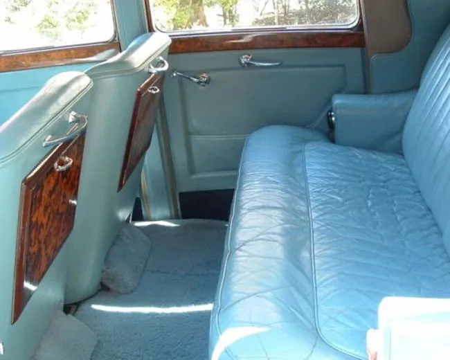 Noble Lady - Bentley R