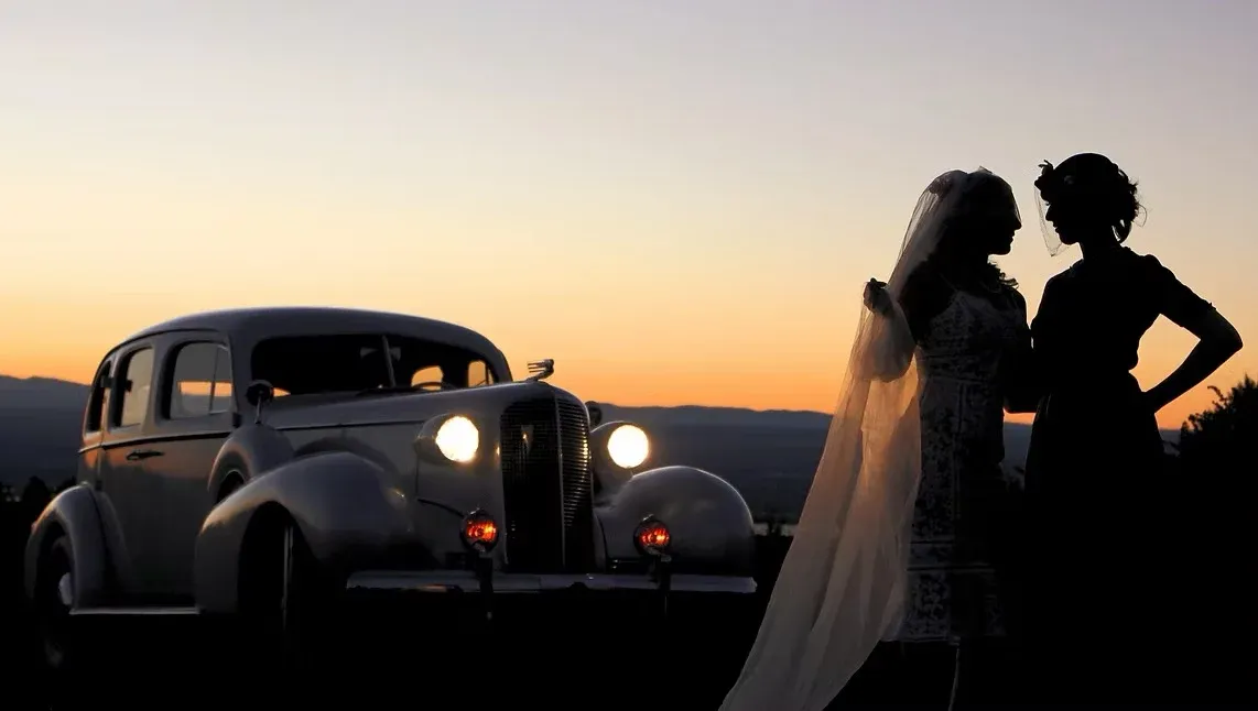 White 1937 Cadillac Fleetwood Series 70, photo 2 for wedding car rental