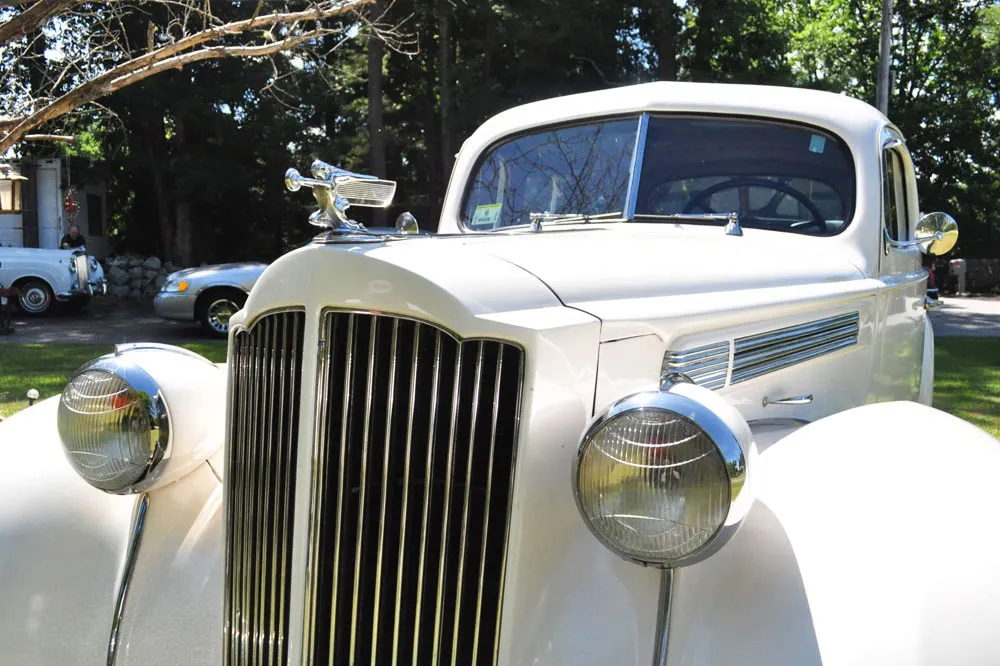1939 Packard exterior, photo 3 for wedding car rental in Windsor, CT
