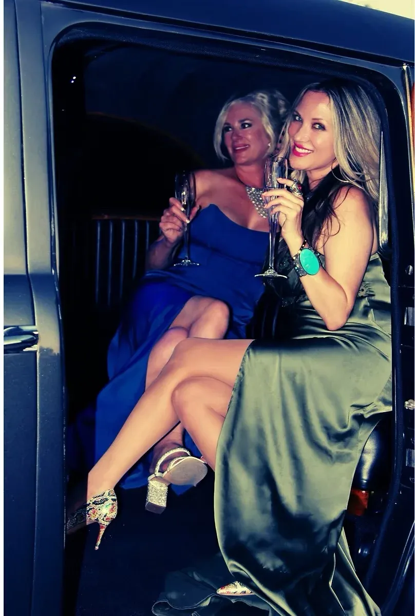 White 1946 Cadillac Airport Limousine, photo 5 for wedding limo rental White 1946 Cadillac Airport Limousine, photo 5 for wedding limo rental