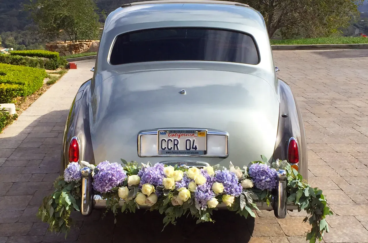 1958 Silver Rolls-Royce Silver Cloud I exterior, photo 3 for wedding car rental in Winnetka, CA