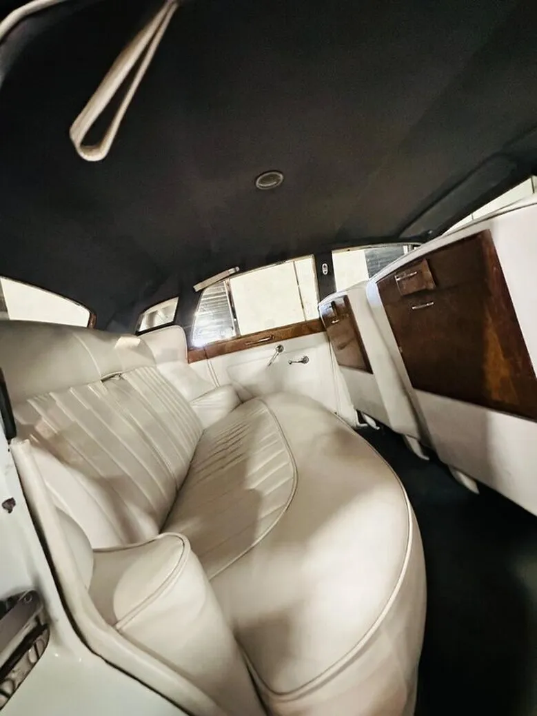 1959 Rolls-Royce Silver Cloud interior, photo 11 for wedding car rental in Capitol Planning Region, CT