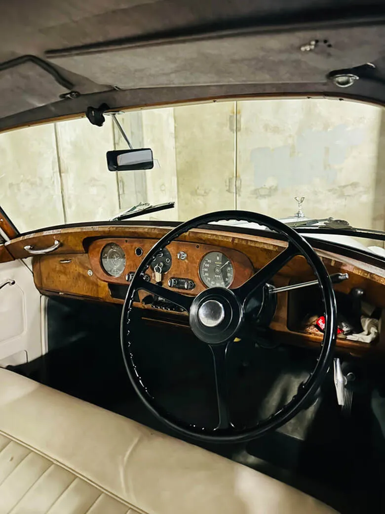 1959 Rolls-Royce Silver Cloud interior, photo 9 for wedding car rental in Capitol Planning Region, CT