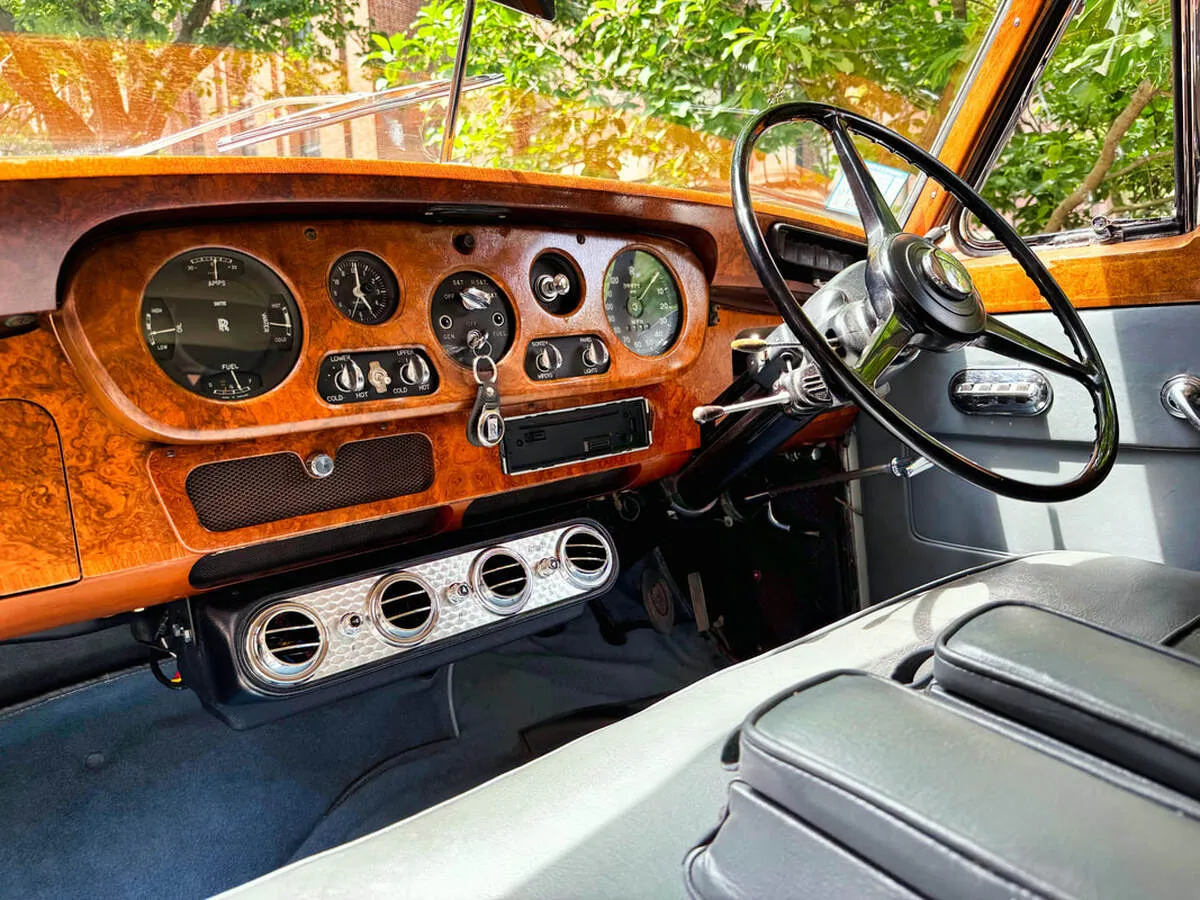 1961 Rolls-Royce Silver Cloud interior, photo 8 for wedding car rental in East Granby, CT