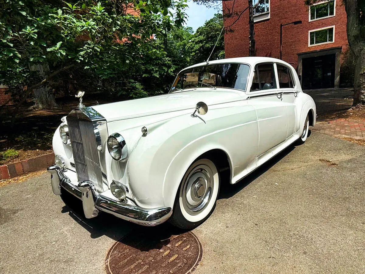 1961 Rolls-Royce Silver Cloud exterior, photo 4 for wedding car rental in East Granby, CT
