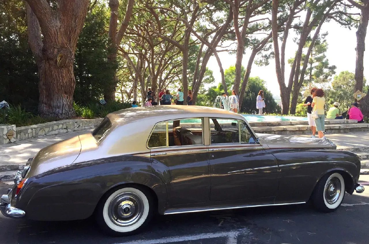 Gray 1963 Rolls Royce Silver Cloud III, photo 2 for wedding car rental in Round Mountain, CA