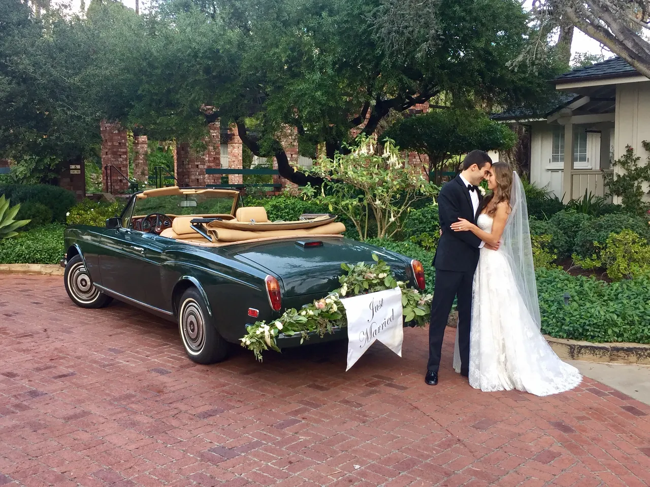 Green 1983 Rolls Royce Corniche Convertible exterior with convertible roof, photo 4 for wedding car rental Green 1983 Rolls Royce Corniche Convertible exterior with convertible roof, photo 4 for wedding car rental