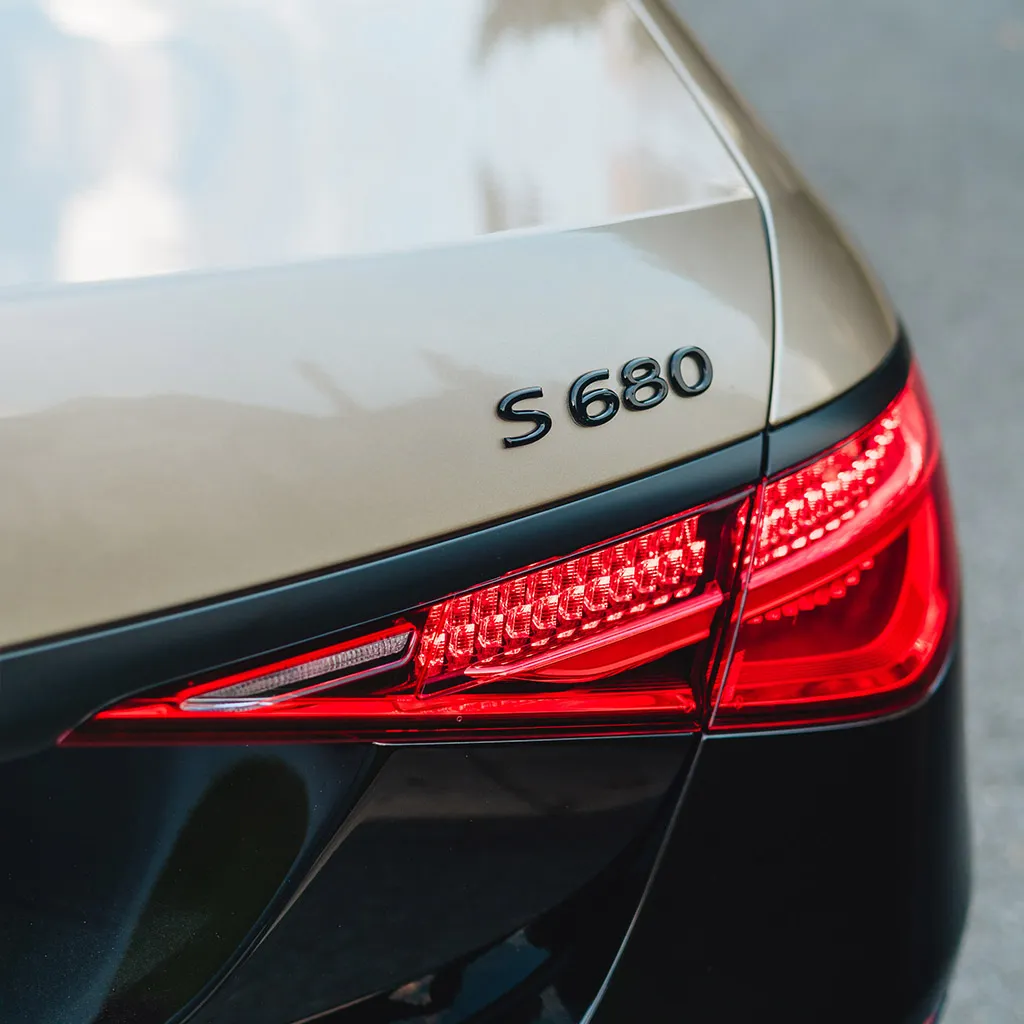 Black 2023 Gold Mercedes-Maybach S680 Manufaktur Edition, photo 8 for wedding car rental in Rockville, MD
