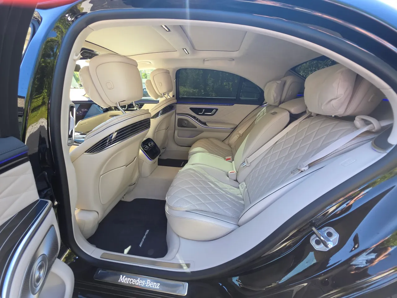 Black 2027 Mercedes-Benz S580 4 Passenger Sedan, photo 6 for wedding car rental in North Canton, CT