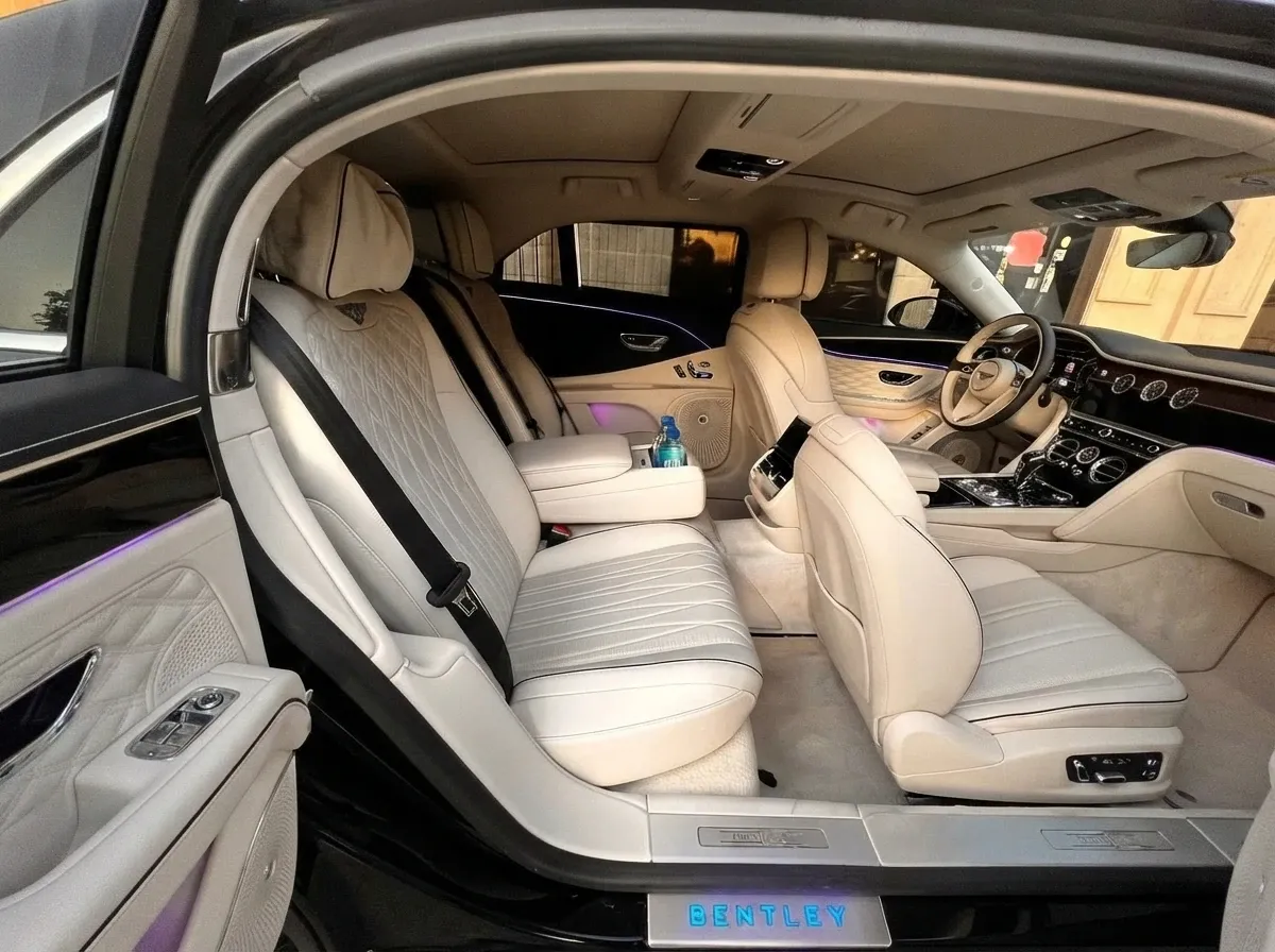 Bentley Mulsanne finished in black, take 3