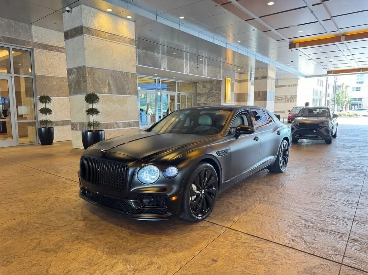 Black Bentley Mulsanne Bentley Mulsanne finished in black, bookable now