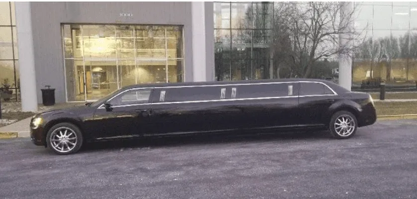 Black Chrysler Limousine finished in white, take 2
