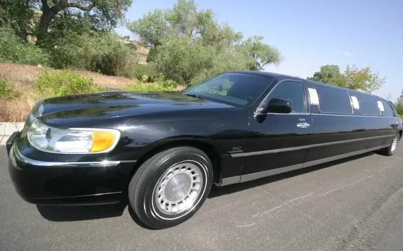 Black Stretch Limousine Black Stretch Limousine for wedding car rental