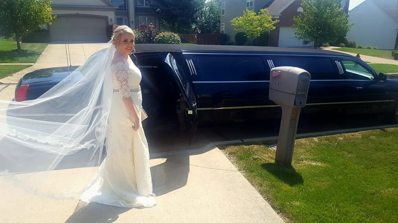 Black Stretch Limousine Black Stretch Limousine for wedding car rental