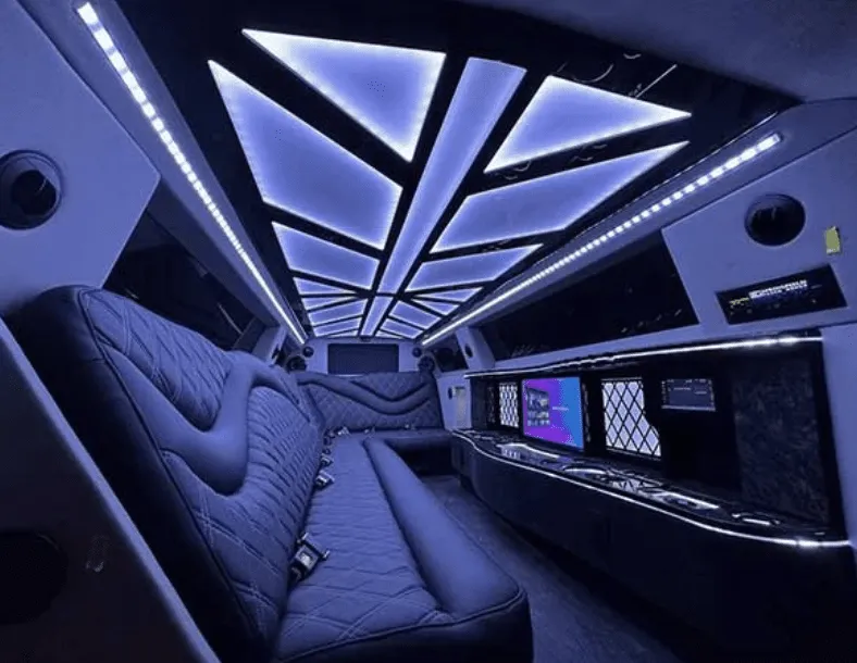 White C300 Limousine, photo 2 for wedding car rental in Mechanicsburg, PA