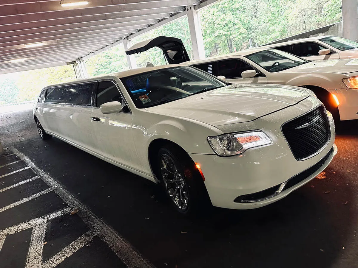 White Chrysler 300 exterior, photo 3 for wedding car rental