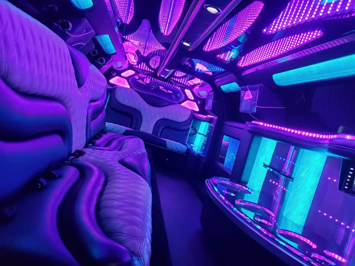 Chrysler 300 Jet Doors interior with LED accent lighting, LED ceiling lighting and bar area, photo 6 for wedding car rental