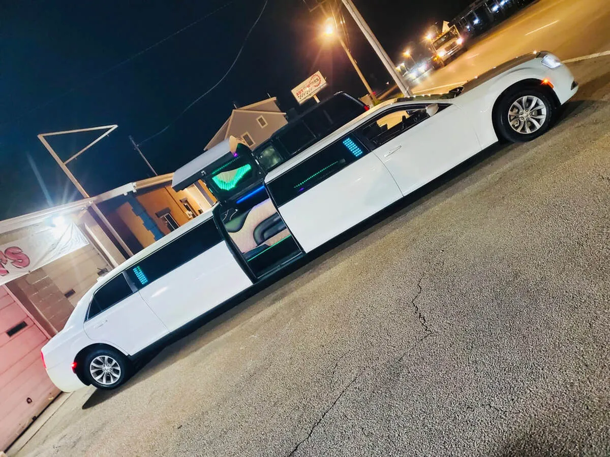 White Chrysler 300 Jet Doors exterior with bridal (jet) door, photo 4 for wedding car rental