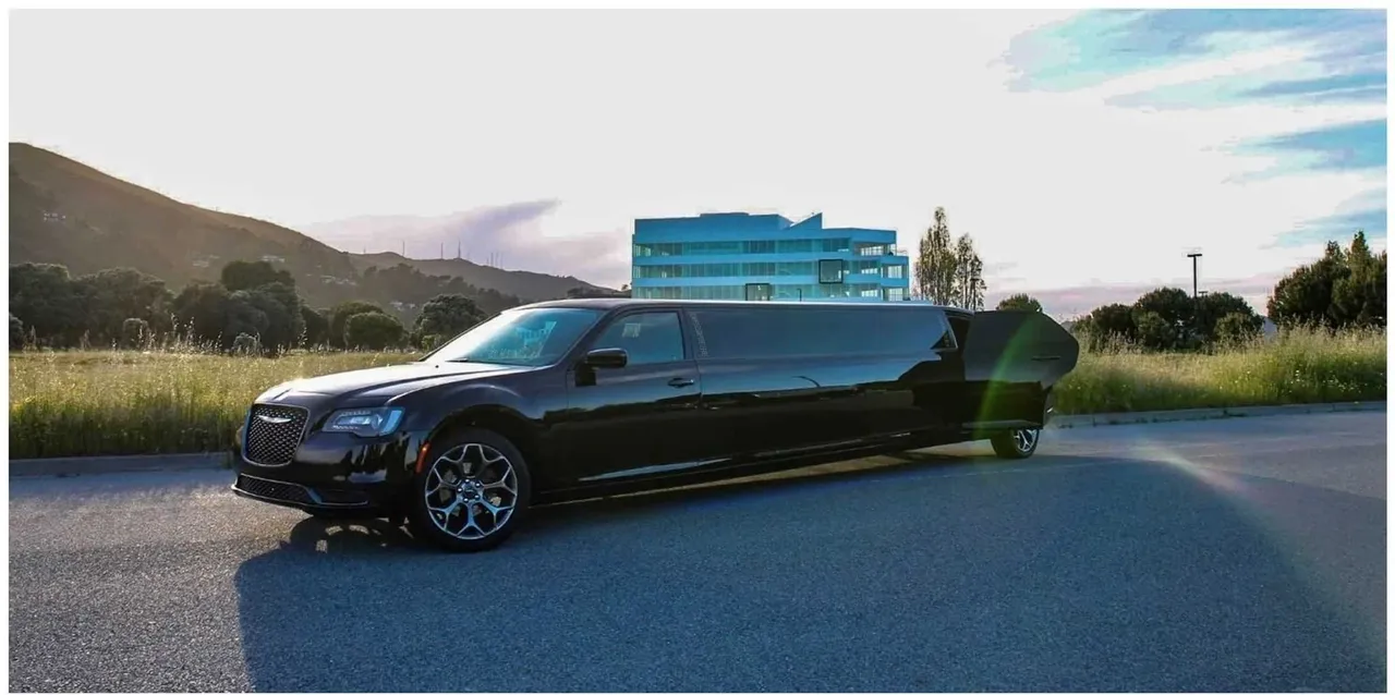 Chrysler 300 Limousine Chrysler 300 Limousine finished in black, bookable now
