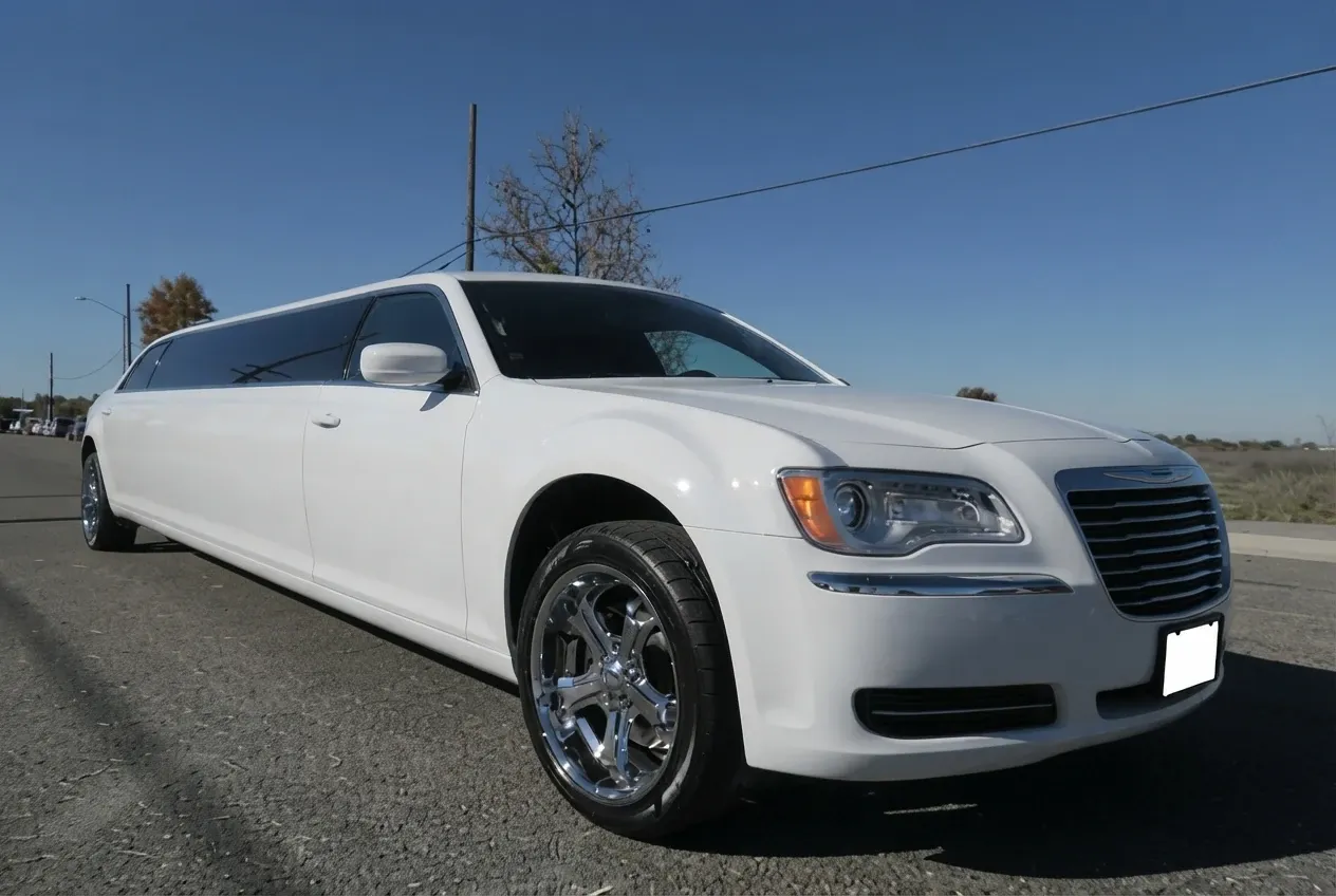 Chrysler 300 Limousine Chrysler 300 Limousine finished in white, bookable now