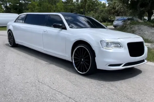 Chrysler 300 Stretch Limousine Chrysler 300 Stretch Limousine for wedding car rental