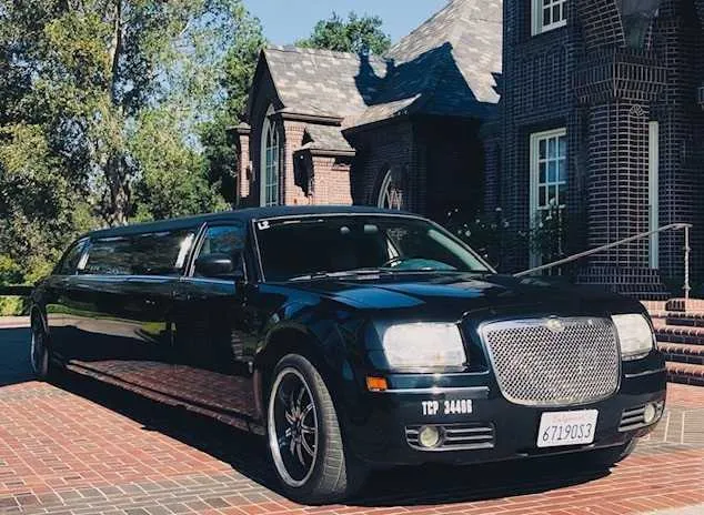 Black Chrysler 300 Stretch Limousine for wedding car rental