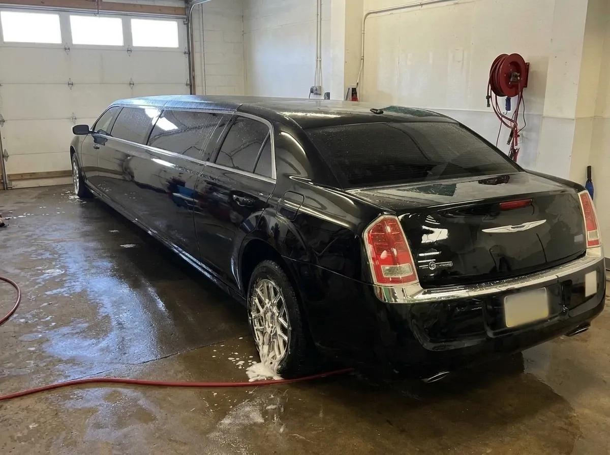 Chrysler Limousine finished in pink, take 4