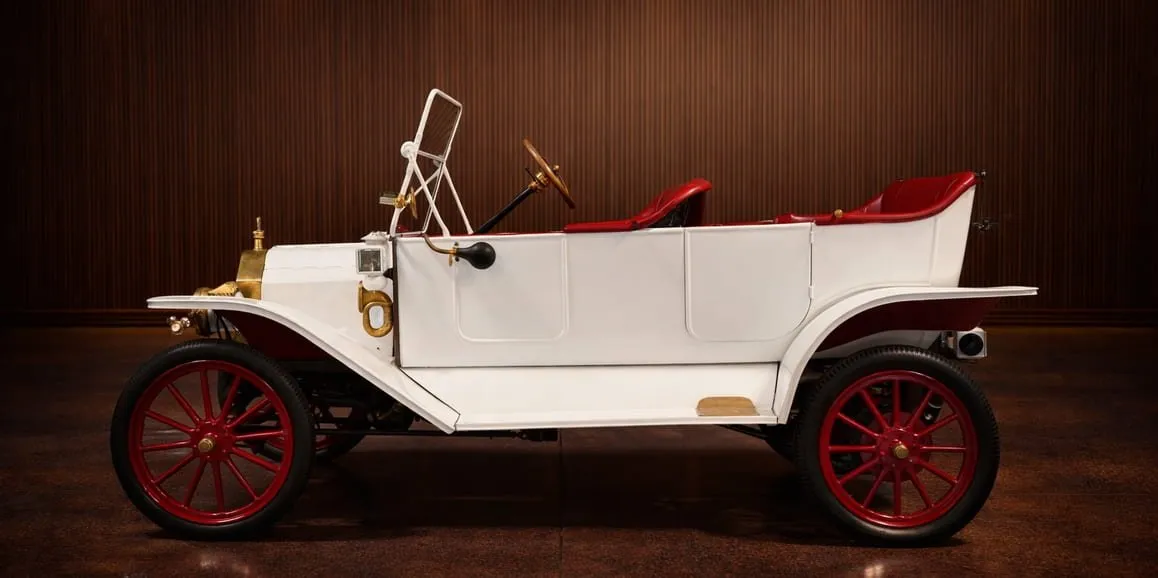White Ford Model T Speedster 1912 Vintage, photo 2 for wedding car rental in New Castle County, DE