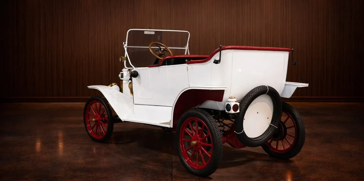 White Ford Model T Speedster 1912 Vintage, photo 3 for wedding car rental in New Castle County, DE