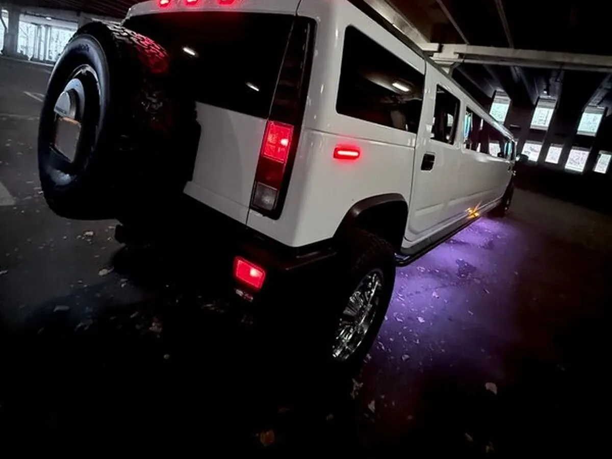 H2 Hummer finished in white, take 5