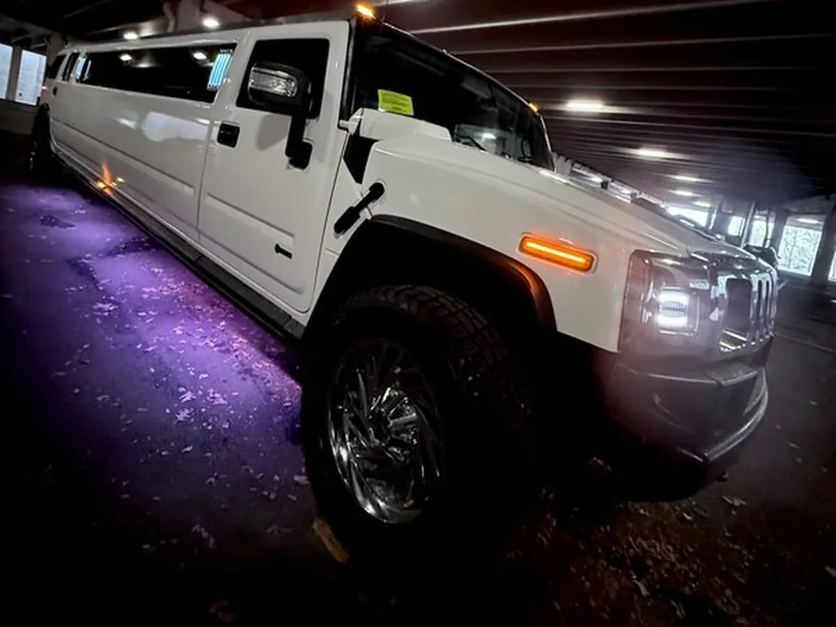 White H2 Hummer H2 Hummer finished in white, bookable now