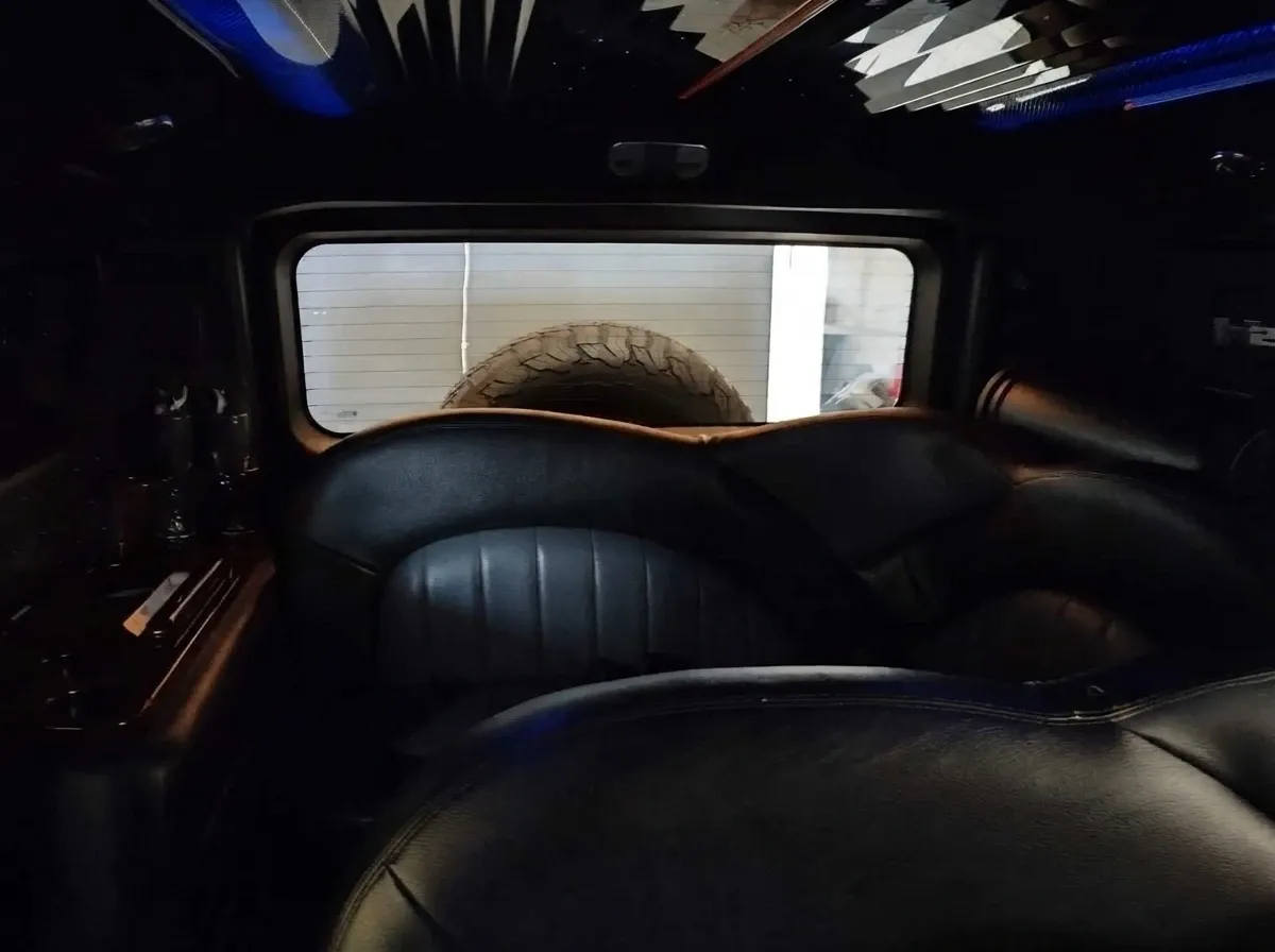 Hummer Limousine finished in black, take 7