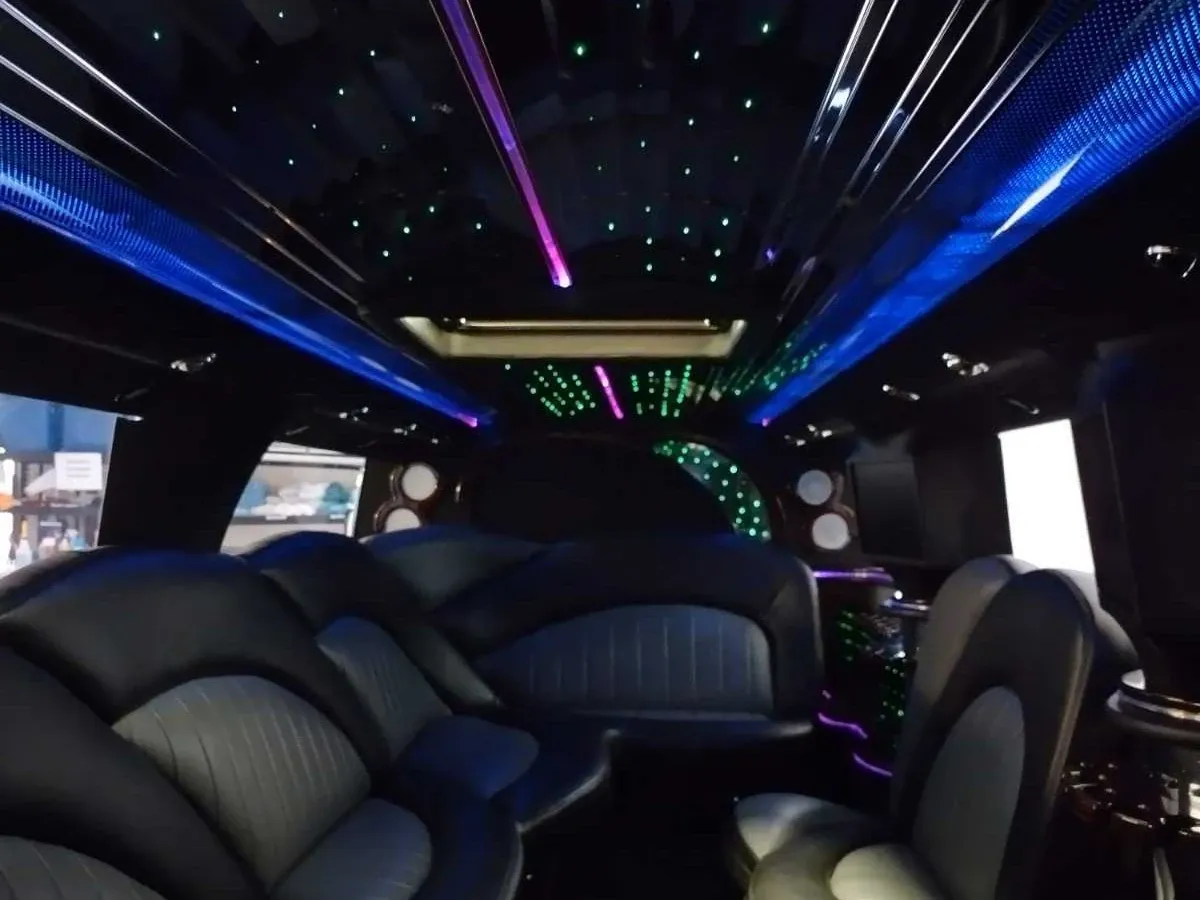 Hummer Limousine finished in black, take 2