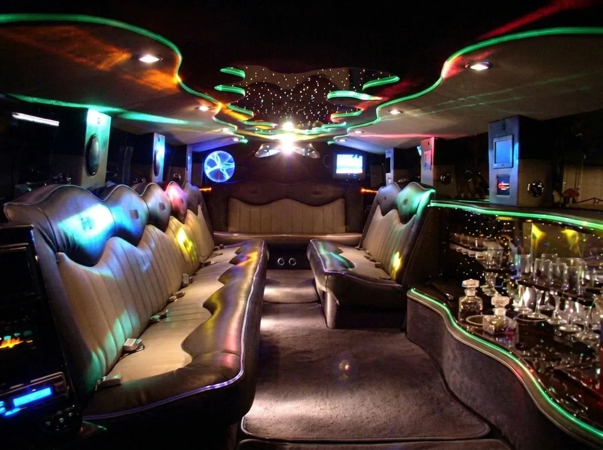 Hummer Limousine Hummer Limousine finished in white, bookable now