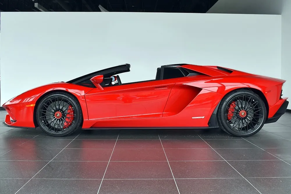 Lamborghini Aventador S finished in red, take 6