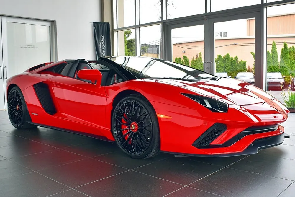 Lamborghini Aventador S finished in red, take 7
