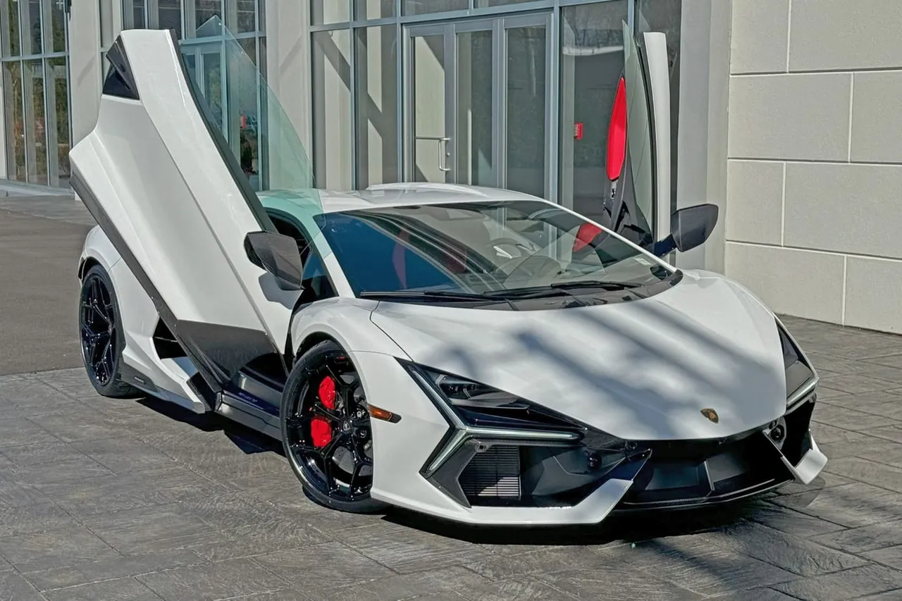 Lamborghini Revuelto finished in white, take 3 Lamborghini Revuelto finished in white, take 3