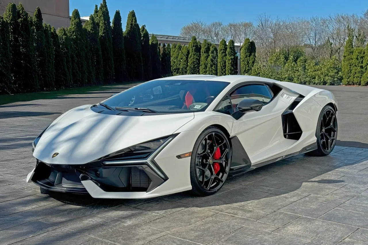 Lamborghini Revuelto finished in white, take 7 Lamborghini Revuelto finished in white, take 7