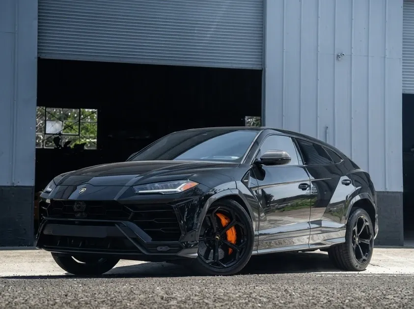Lamborghini Urus finished in black, bookable now