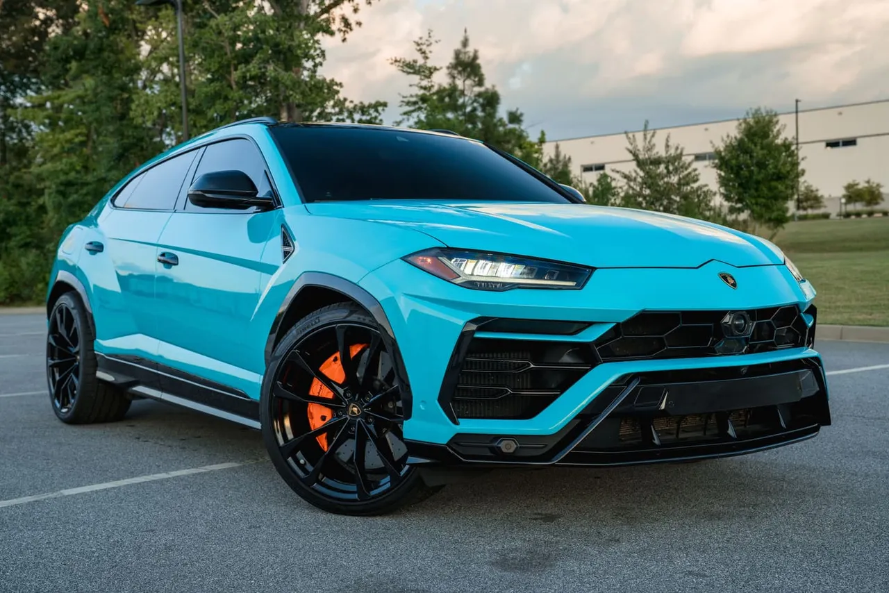 Lamborghini Urus finished in blue, take 4
