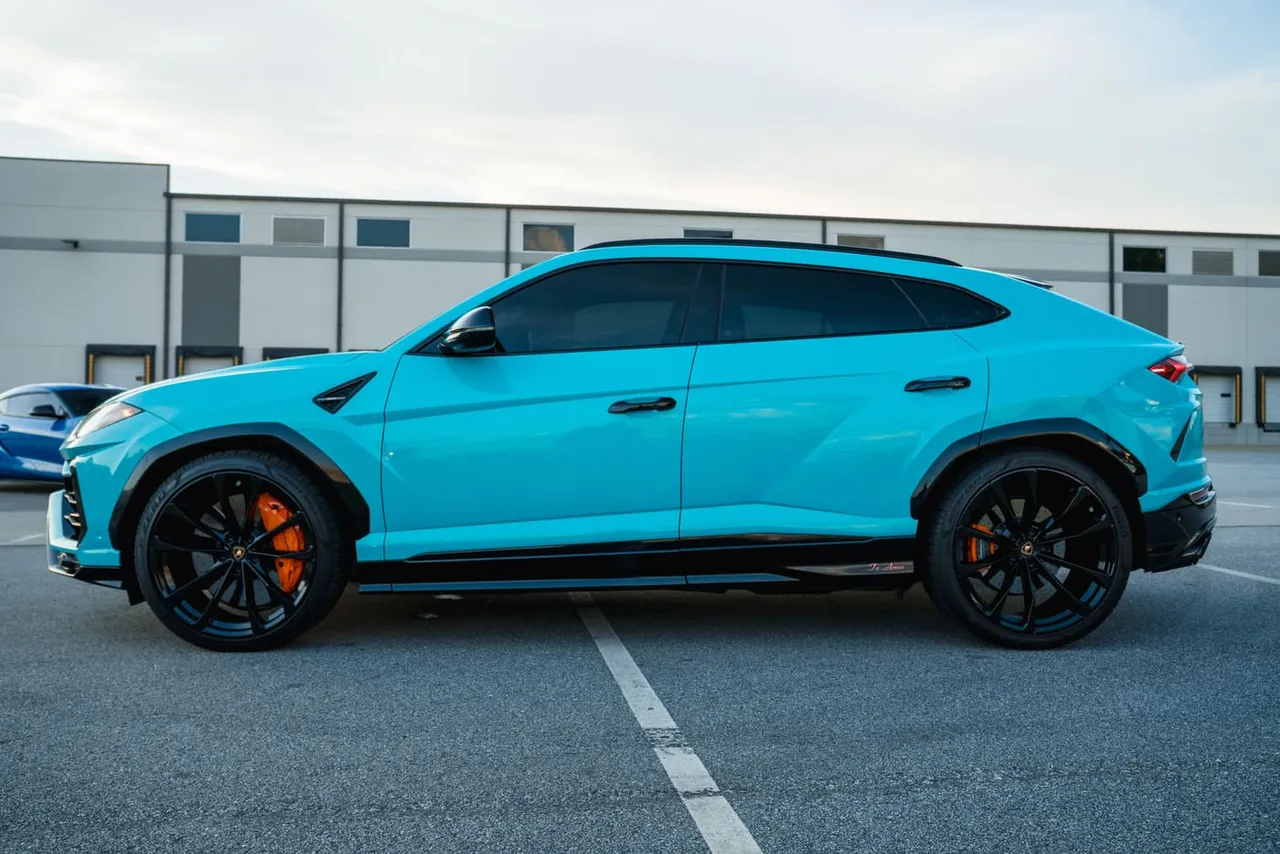 Lamborghini Urus finished in blue, take 5