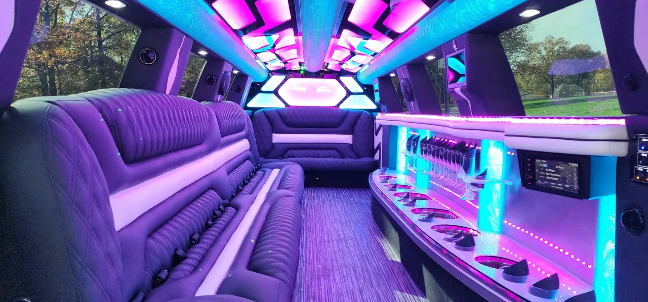 Lincoln Aviator SUV Limousine for wedding car rental
