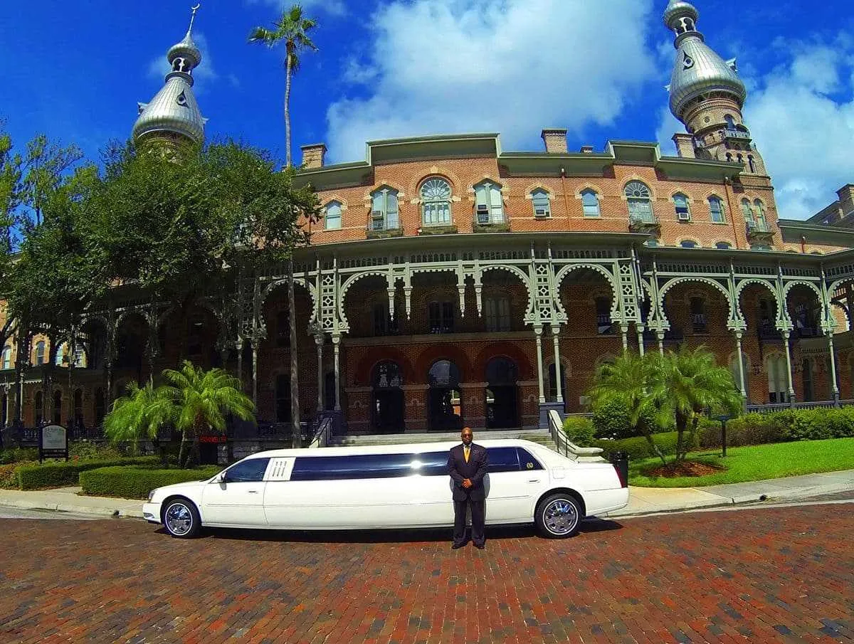 Lincoln Limousine White Lincoln Limousine for wedding car rental