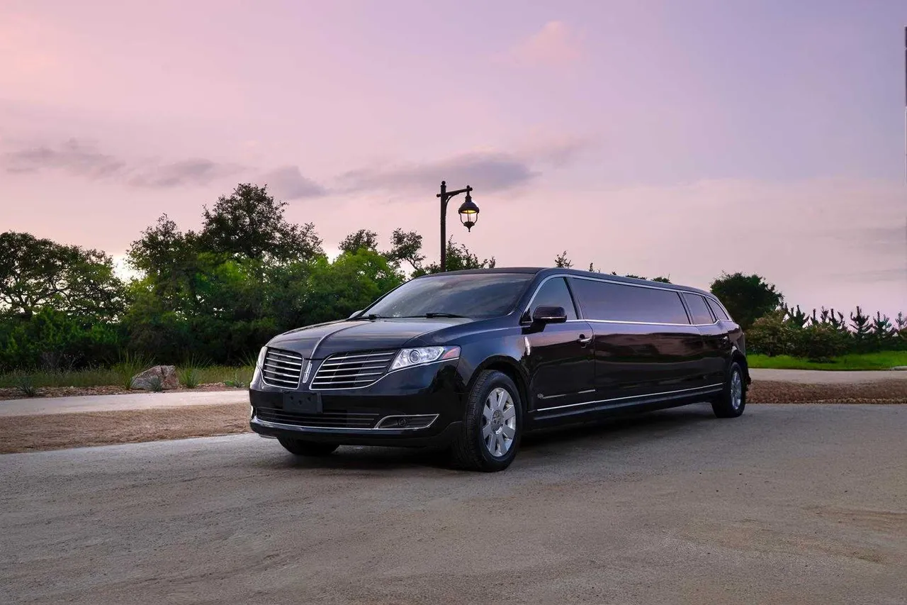 Black Lincoln MKT Limousine for wedding car rental