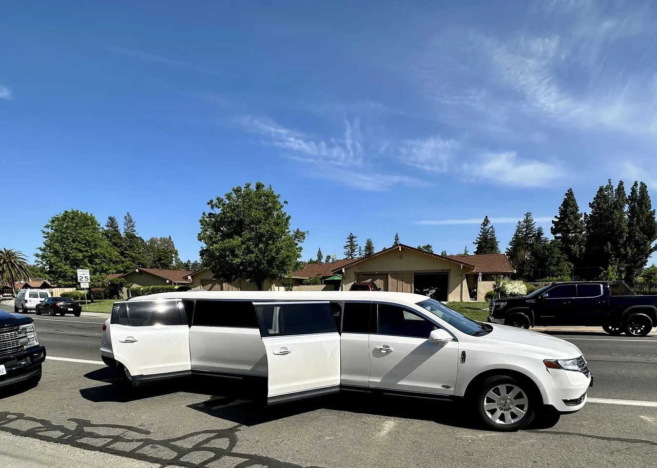 White Lincoln MKT Limo exterior, photo 3 for wedding limo rental White Lincoln MKT Limo exterior, photo 3 for wedding limo rental