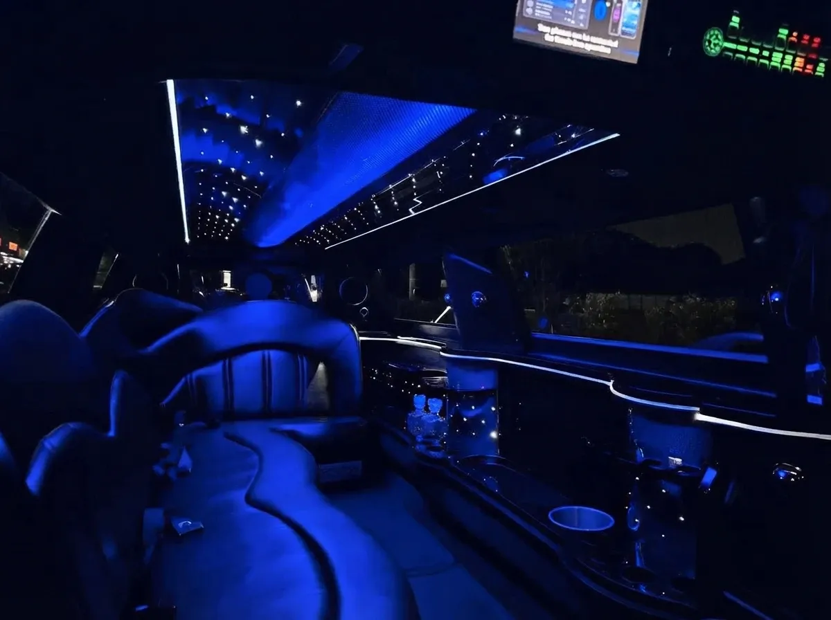 Lincoln MKT Limousine finished in black, take 2