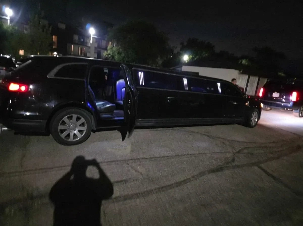 Lincoln MKT Limousine finished in black, take 3